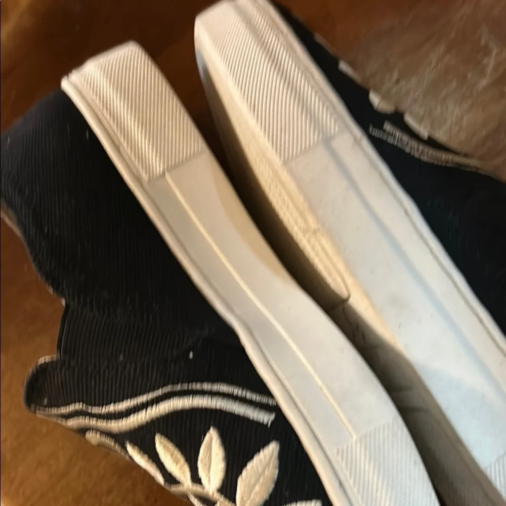 Black and White Embroidered Women's Shoes